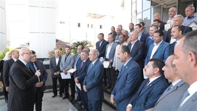 محافظ بني سويف يكرم رؤساء المدن وبعض العاملين المتميزين بالوحدات المحلية