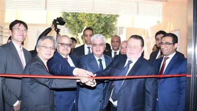 وزير التعليم العالي ورئيس جامعة القاهرة ومحافظ البنك المركزي يفتتحون مجمع عيادات 