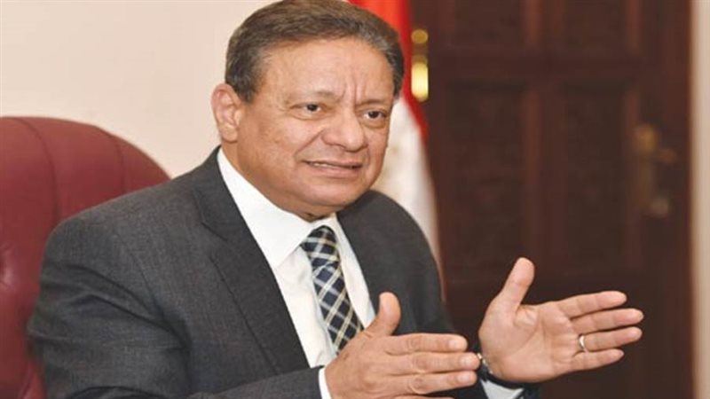 الكاتب الصحفي كرم