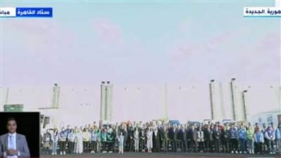 الرئيس السيسي يلتقط الصور التذكارية مع المشاركين فى 