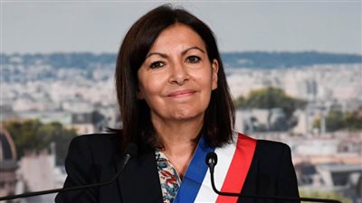 عمدة باريس تبحث مع بابا الفاتيكان أوضاع اللاجئين وأعمال ترميم كاتدرائية 