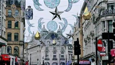 زينة رمضان تزين ميدان بيكاديلي في لندن.. 