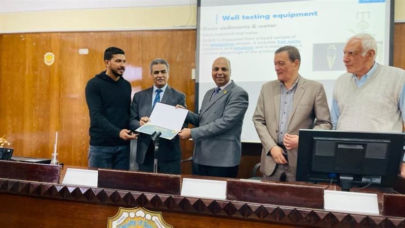 جانب من الندوه