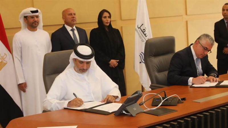 وزير النقل وسفيرة