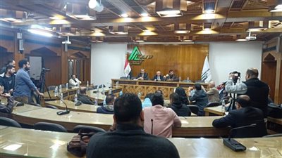 اشتباكات بين الصحفيين  ونقيب المهندسين لرفضة الإجابة عن أسئلتهم