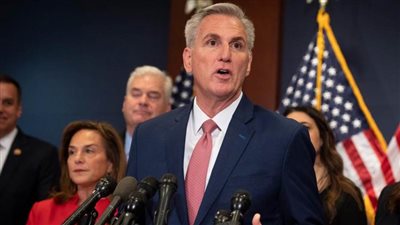 مكارثي يدعو إلى عدم الاحتجاج إذا تم اعتقال ترامب