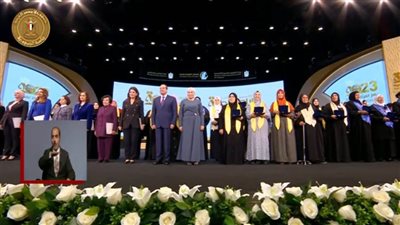 عاجل| الرئيس السيسي يمنح الأمهات المثاليات وسام الكمال وشهادات التقدير
