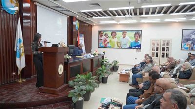 رئيس مياه سوهاج يبحث خطة الاحلال والتجديد ويكرم الأم المثالية 