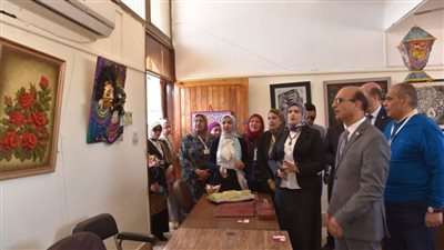 رئيس جامعة أسيوط يفتتح عدداً من المعارض الفنية من إنتاج طلاب الجامعة