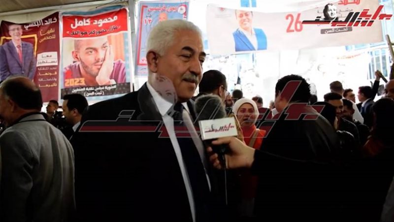 الصحفيين يدلون بأرائهم