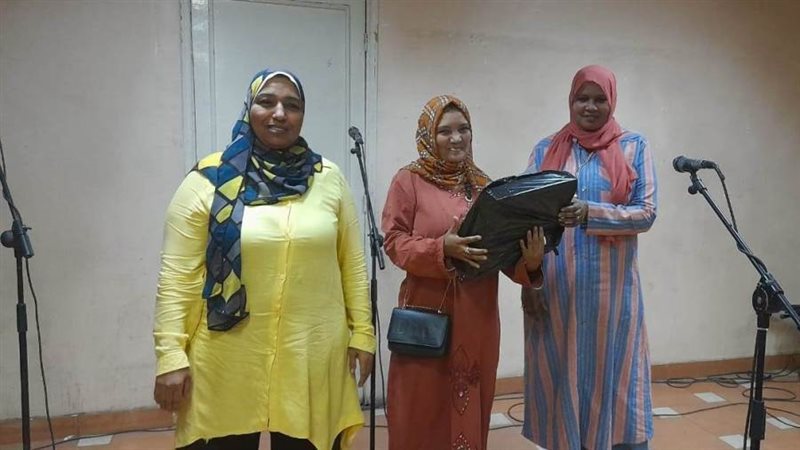 جانب من اللقاء والتكريم