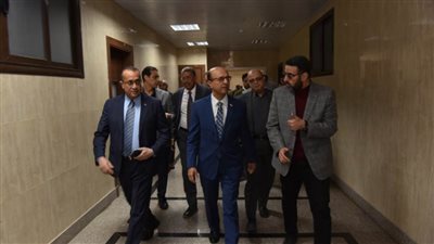 رئيس جامعة أسيوط يتفقد الأستعدادات النهائية لمستشفى الإصابات والطوارئ لبدء العمل بالأقسام الداخلية 