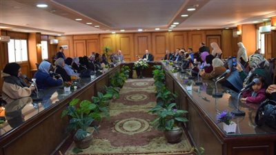 رئيس جامعة العريش يكرم الأمهات المثاليات عن الجامعة 
