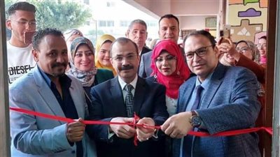 نائب رئيس جامعة بنها لشؤون خدمة المجتمع يفتتح 3 معارض بكلية التربية النوعية