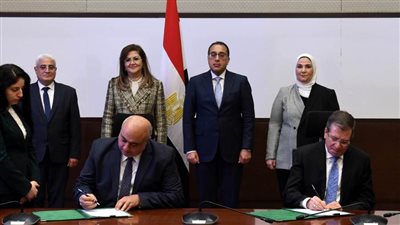 رئيس الوزراء يشهد توقيع بروتوكول تعاون لتشغيل مراكز تكنولوجية نموذجية متنقلة لتقديم الخدمات التأمينية