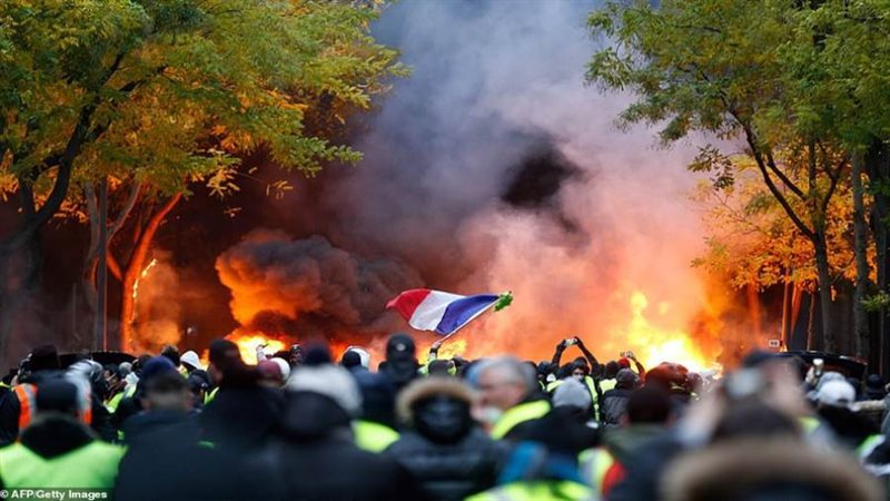 احتجاجات عنيفة تجتاح