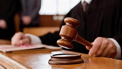 تأجيل محاكمة المتهمين بقتل شاب بسبب تشغيل الأغاني 