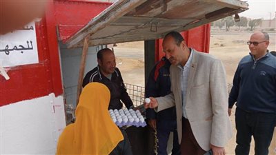 سكرتير بني سويف يتابع محطة السادات لإنتاج بيض المائدة 