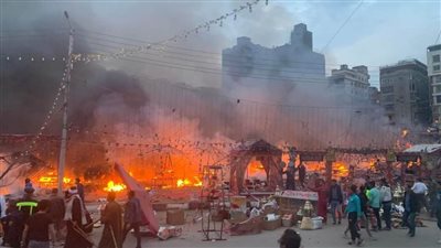 حريق هائل يلتهم شادر فوانيس رمضان بالمنصورة.. صور