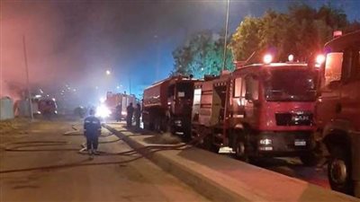 الدفع بـ15 سيارة إطفاء للسيطرة على حريق مصنع ستائر ومفروشات بالعبور