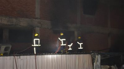 محافظ القليوبية ومدير الأمن يتفقدان عملية إطفاء مصنع العبور المحترق 