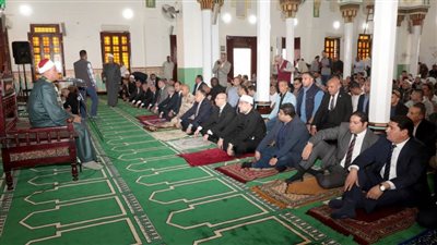 وزير الأوقاف ومحافظ بني سويف يؤديان صلاة الجمعة بمسجد عمر بن عبدالعزيز