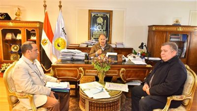 محافظ أسيوط يوجه بتقديم كامل الدعم للمستثمرين الجادين وتسيير الإجراءات لجذب المزيد من الاستثمارات