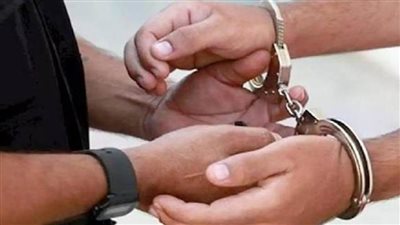 ضبط عنصر إجرامي مسلح بحوزته كمية من مخدر الهيروين قبل ترويجها بالقاهرة