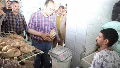 نائب محافظ المنيا يتفقد عددًا من المخابز البلدية ويوجه بتحرير محضر لنقص الوزن