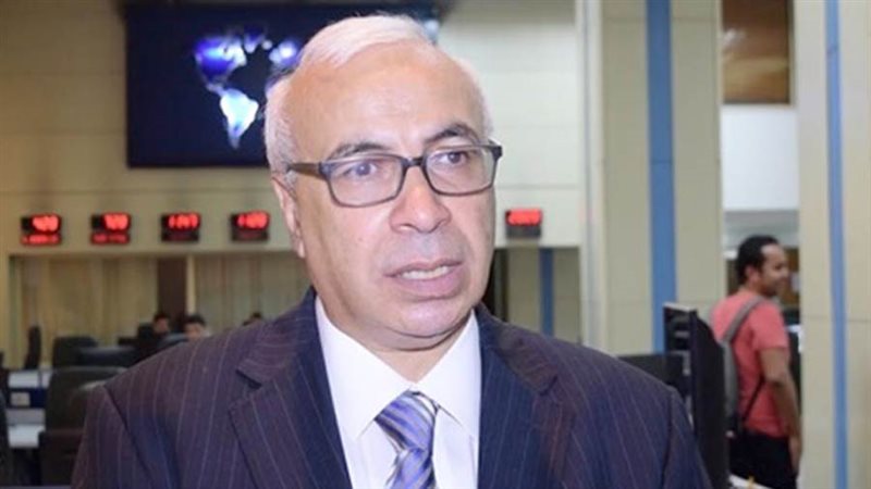 الكاتب الصحفي علي