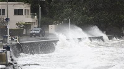 مصرع 7 أشخاص على الأقل وانقطاع الكهرباء جراء إعصار قوي في ولايتي 