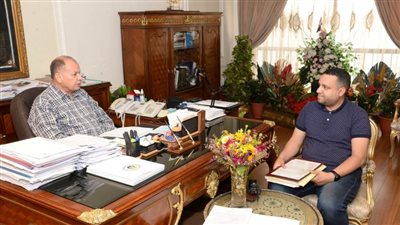 محافظ أسيوط يوافق على طلبات الحصول على إجازات متنوعة وإعارة ونقل لبعض العاملين بمديرية الشؤون الصحية