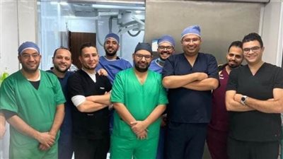 التأمين الصحي الشامل.. إصلاح تمدد بالشريان الأورطي لمُسِن باستخدام دعامات 