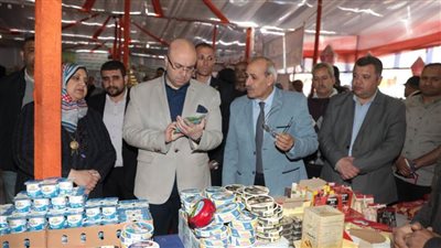 محافظ بني سويف يتفقد معرض 