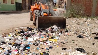 استمرار صيانة أعمدة الإنارة العامة ورفع المخلفات والقمامة بمركز ومدينة القنطرة غرب