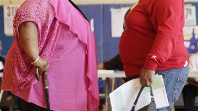 دراسة: السمنة قد تورث للبنات من أمهاتهن