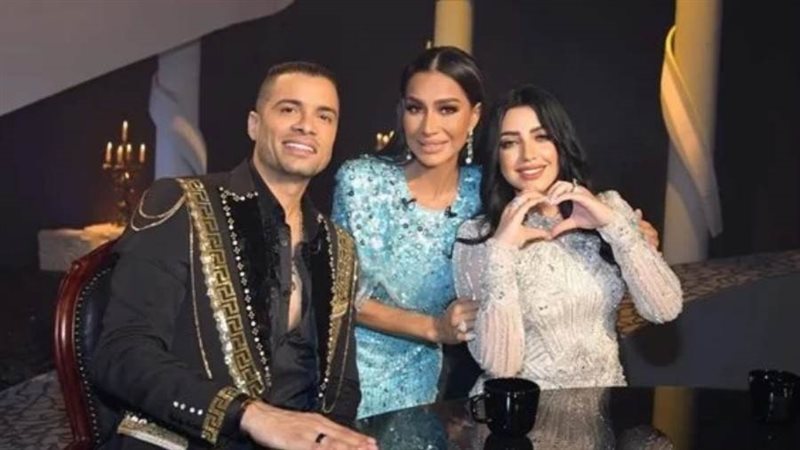 حسن شاكوش وزوجته