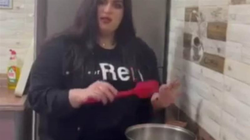 آية سالم بطلة رفع