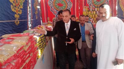 رئيس مركز ملوي بالمنيا يتفقد معارض أهلاً رمضان ويتابع توافر السلع الأساسية للمواطنين