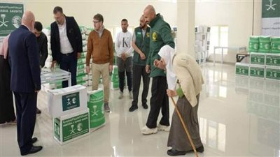 مركز الملك سلمان للإغاثة يوزع السلال الغذائية في ولايات السودان وألبانيا