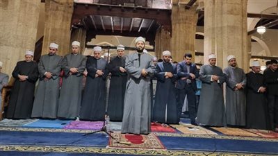 خاشعين لله.. آلاف المصلين يؤدون صلاتي العشاء والتراويح بالجامع الأزهر