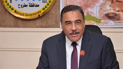 محافظ مطروح يتابع حركة توفير مياه الشرب للمواطنين