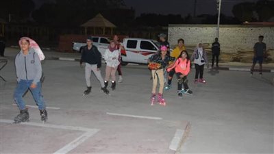 محافظ الوادي الجديد يشارك طلاب 