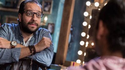 شاهد.. أحمد أمين يتفاجأ بأولاده الثلاثة في 