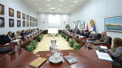 وزير السياحة يترأس اجتماع مجلس إدارة المجلس الأعلى للآثار