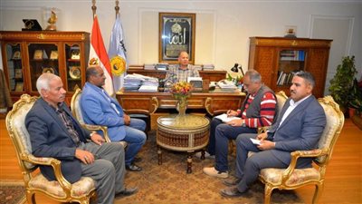 محافظ أسيوط يوجه بالقضاء على تجمعات القمامة والمقالب العشوائية وتكثيف حملات النظافة