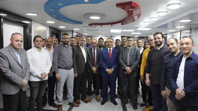 نائب محافظ المنيا يشارك الإفطار مع الأطقم الطبية بمستشفي التأمين الصحي.. صور