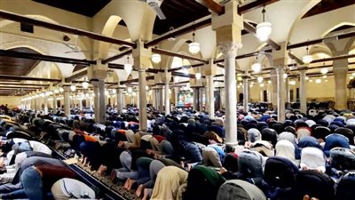 في يومه السنوي.. أروقة الجامع الأزهر كاملة العدد في صلاتي العشاء والتراويح