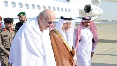رئيس الحكومة اللبنانية يصل السعودية لأداء مناسك العمرة