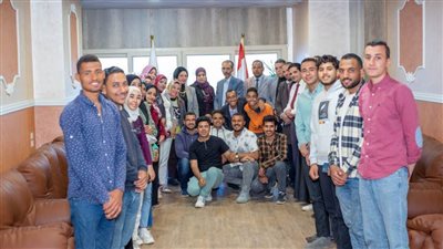 الشعب الجمهوري بسوهاج يكرم عددًا من الأمهات المثاليات